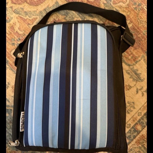 THERMOS Picnic Cooler Bag with Tableware - Picture 3 of 3